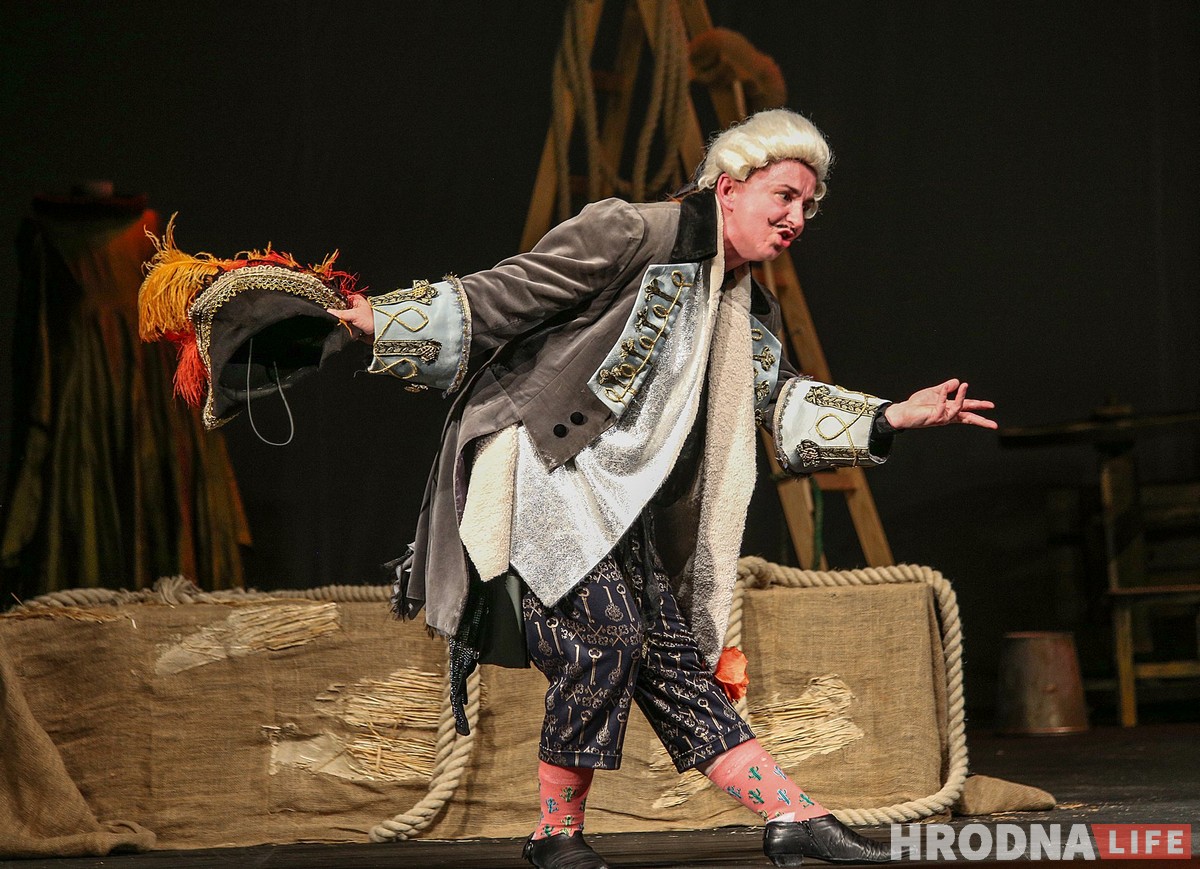 Актеры из Белостока показали гродненцам "Месть" по-польски Актеры из Белостока показали гродненцам "Месть" по-польски