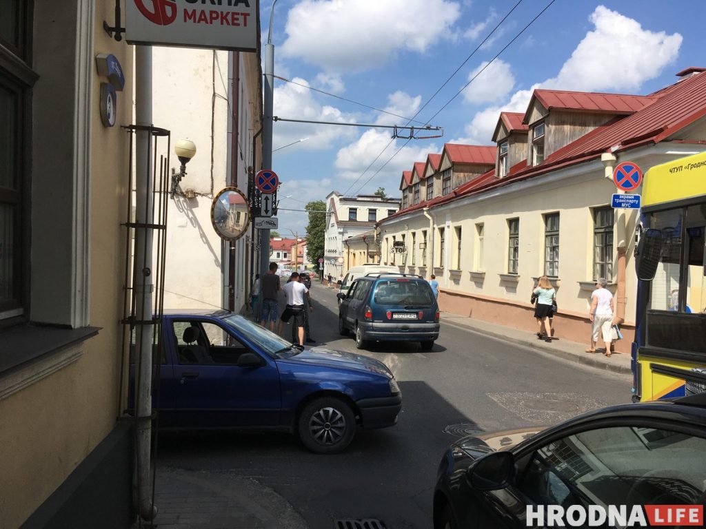 Небольшое ДТП в центре. Пробка образовалась моментально