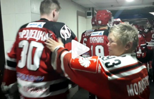 Напутствие от преданного болельщика: смотрите, какая традиция есть у хоккейного "Немана"