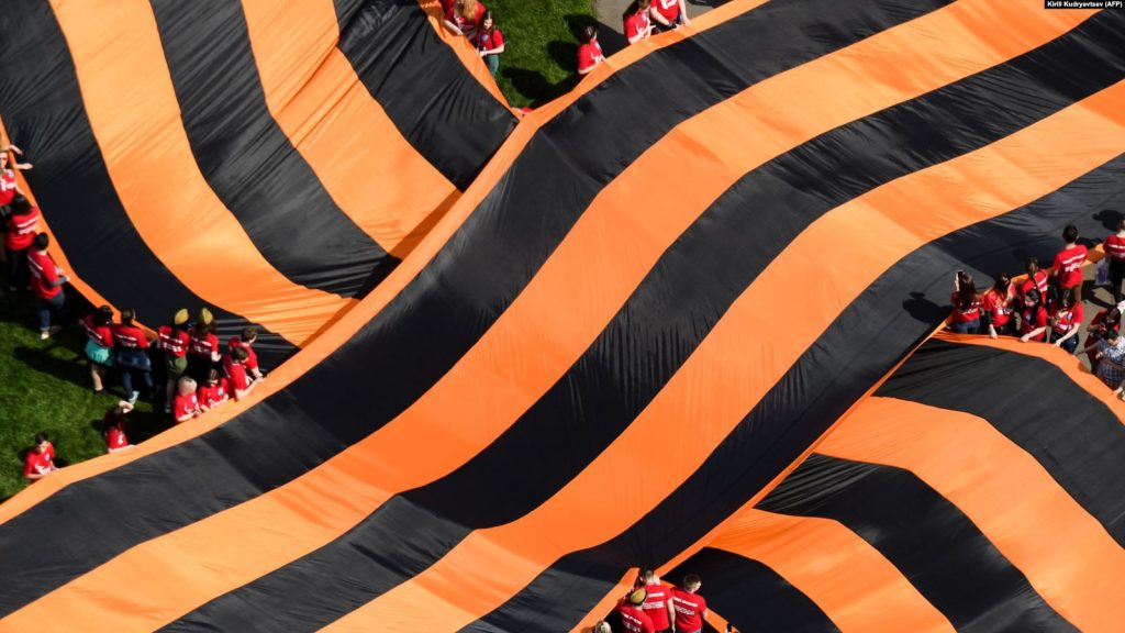 Депутаты Палаты представителей получают письма с требованием запретить бело-красно-белый флаг Депутаты Палаты представителей получают письма с требованием запретить бело-красно-белый флаг