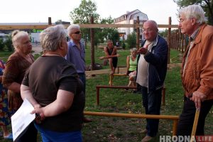 «Я не собираюсь строить забегаловку». Жители Ожешко не хотят видеть в своем дворе кафе-кондитерскую 