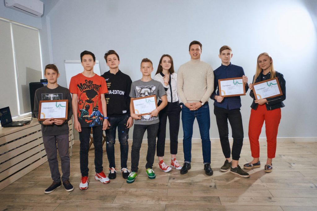 “Парад профессий”: бизнес-школа запускает курс по профориентации для подростков