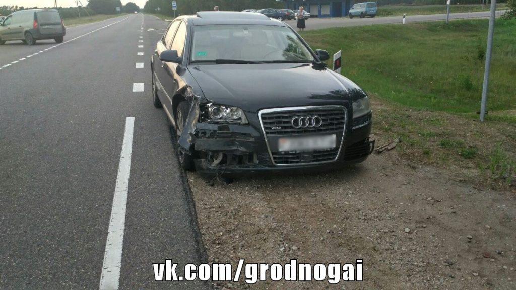 После аварии в Мостовском районе двухлетняя девочка получила резаные раны шеи