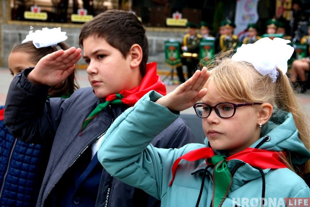 ВИДЕО: как юных гродненцев принимают в пионеры 