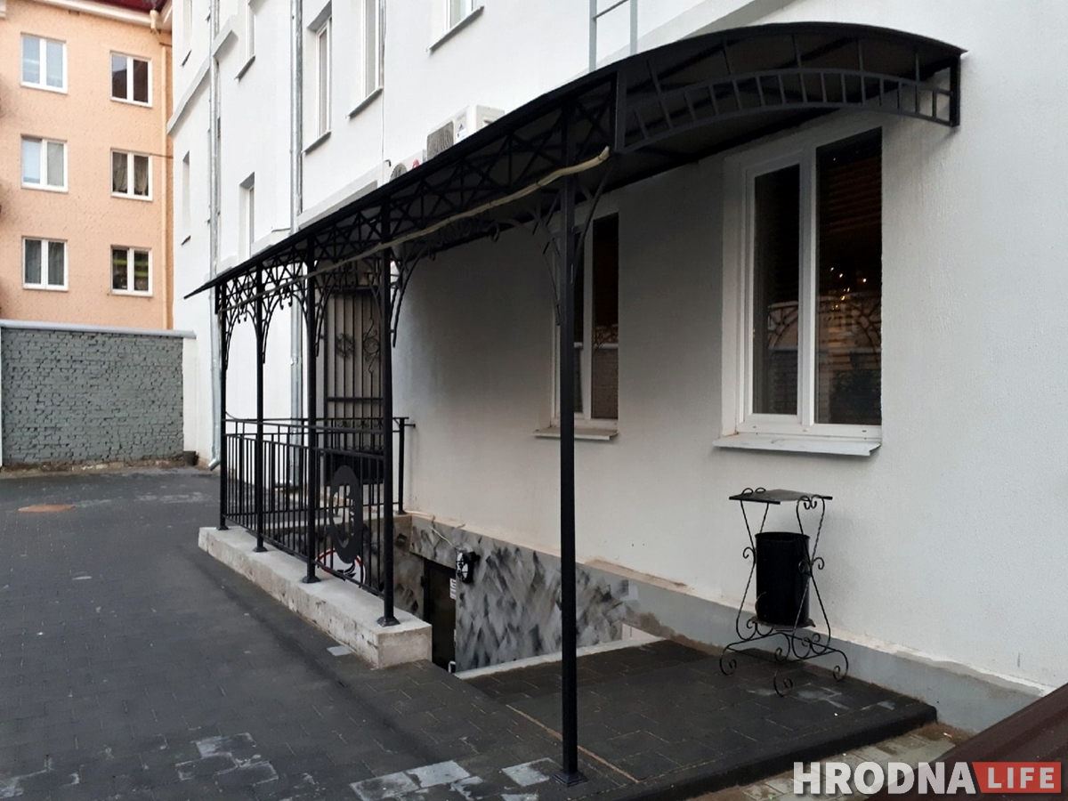 «Махровой попсы здесь точно не будет». На Мостовой в подвалах открылось Dj Cafe