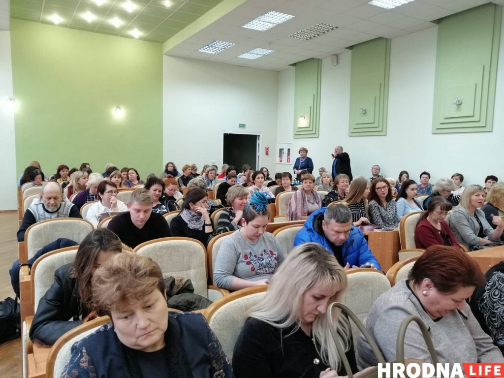 "Освободить, потому что инвалид". Мужчину, который 2 месяца скрывался с сыном в России, не накажут за избиение жены