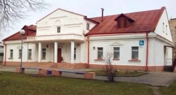 Бывшие «Алые паруса» передали благотворительной организации