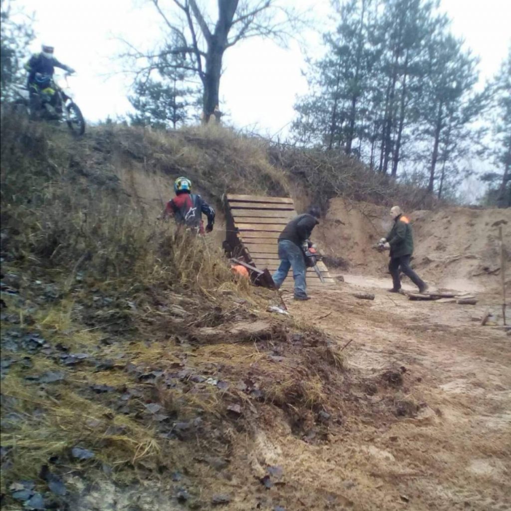 "Нарушения подтвердились". Что говорят областные власти о гоночной трассе в лесу у Зарицы