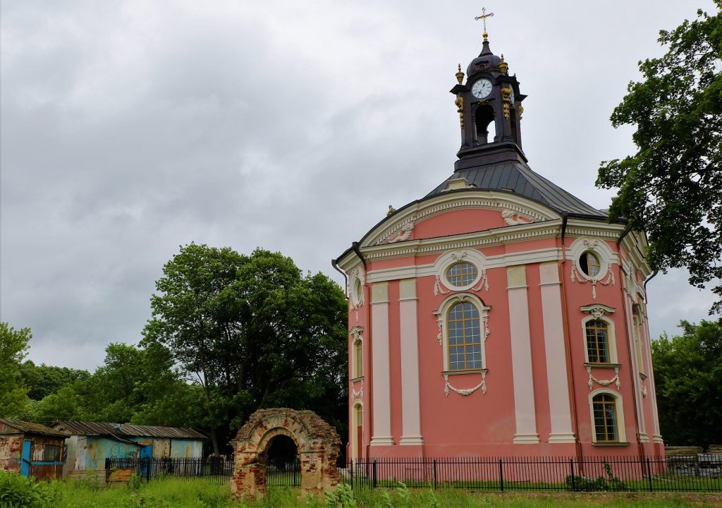 Поляки возмутились восстановлением костела в Беларуси, где был похоронен король Станислав Понятовский. Что не так?