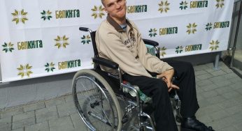 Написал 5 книг и завел 1000 друзей. История Максима, который провел в изоляции 25 лет