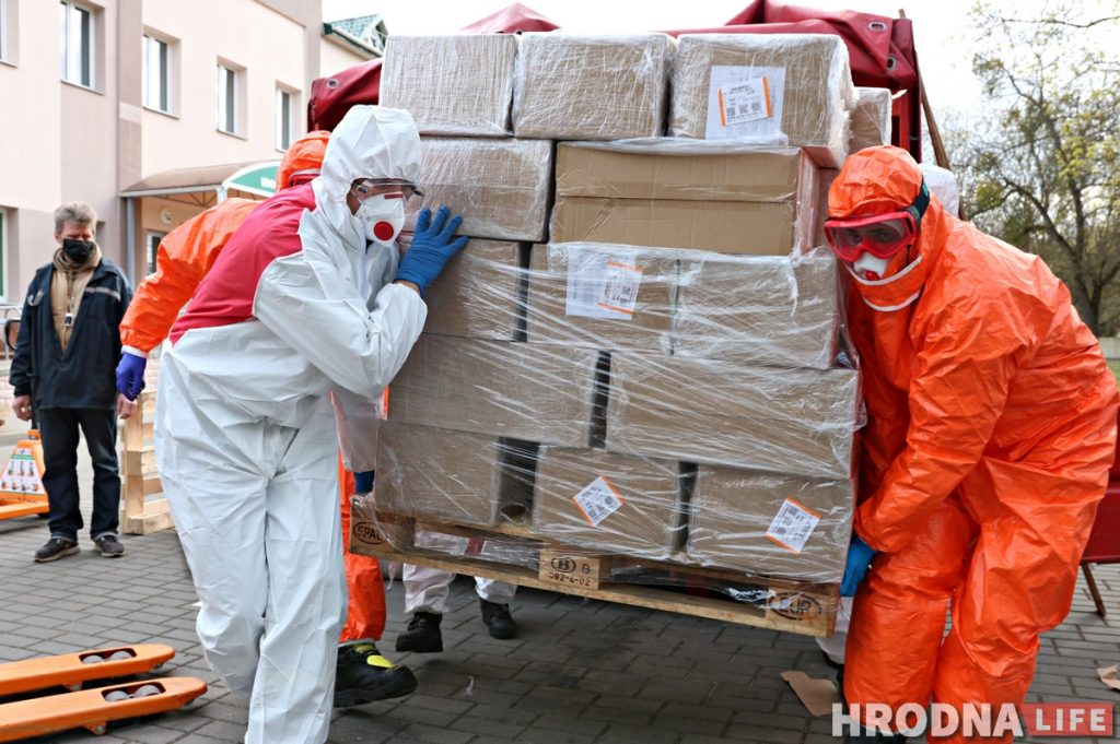 Доставка польской гуманитарной помощи в инфекционную больницу в Гродно