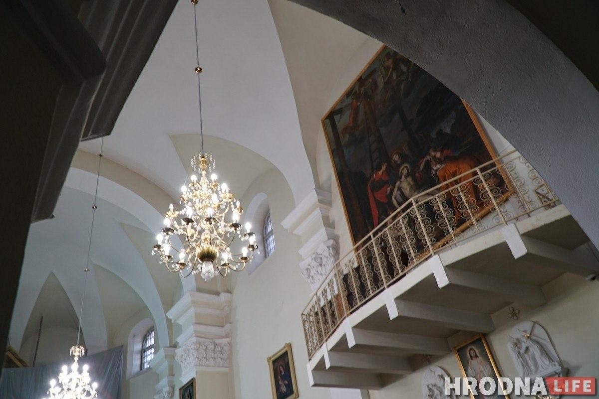 С нуля по старым фотографиям: в Гродно восстанавливают алтарь XVII века