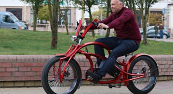 «Красная молния». Гродненец сам собрал электробайк за 6000 долларов