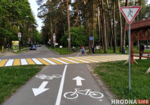 В Пышках обновляют разметку на велодорожках. На очереди предупредительные таблички