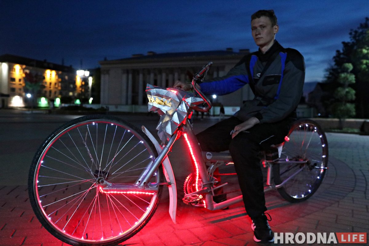 В “Волчке” минимум вложений: гродненец сделал крутой велосипед из картона и светодиодов