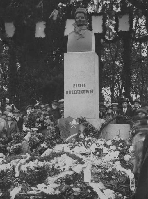 110 лет назад Гродно прощался с Элизой Ожешко: как это было и как появился памятник писательнице