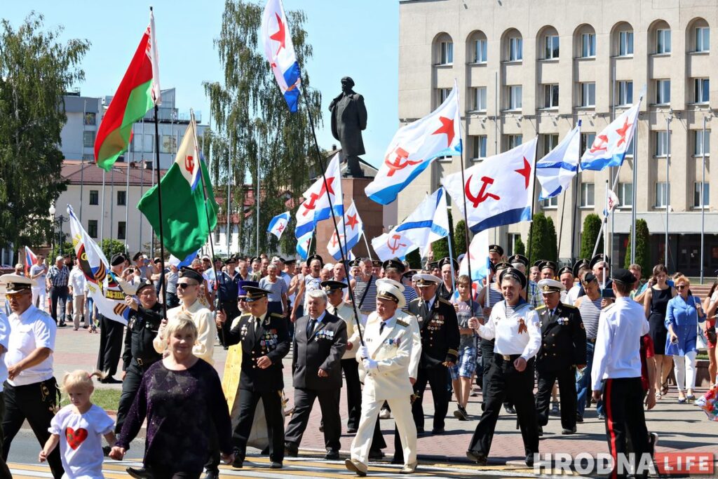 «Если надо, мы выйдем». О чем говорили моряки в день ВМФ в Гродно