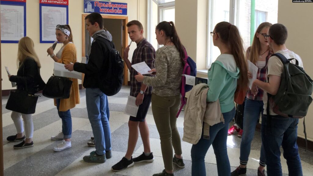 ЦТ по русскому языку на 100 баллов сдали 0,05% абитуриентов, по белорусскому — 0,45%