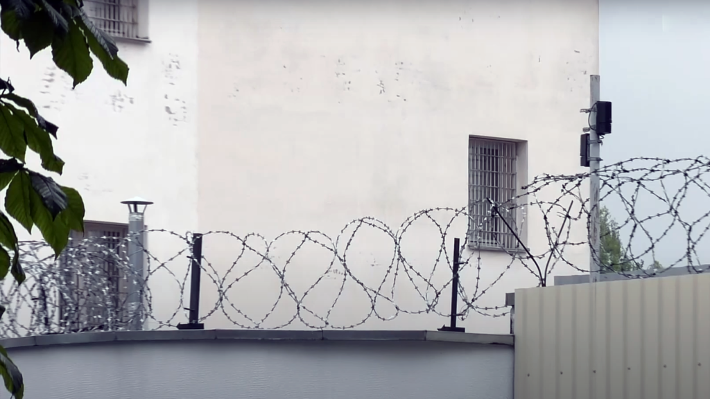 "Условия спартанские". Как выглядит наказание «сутками»