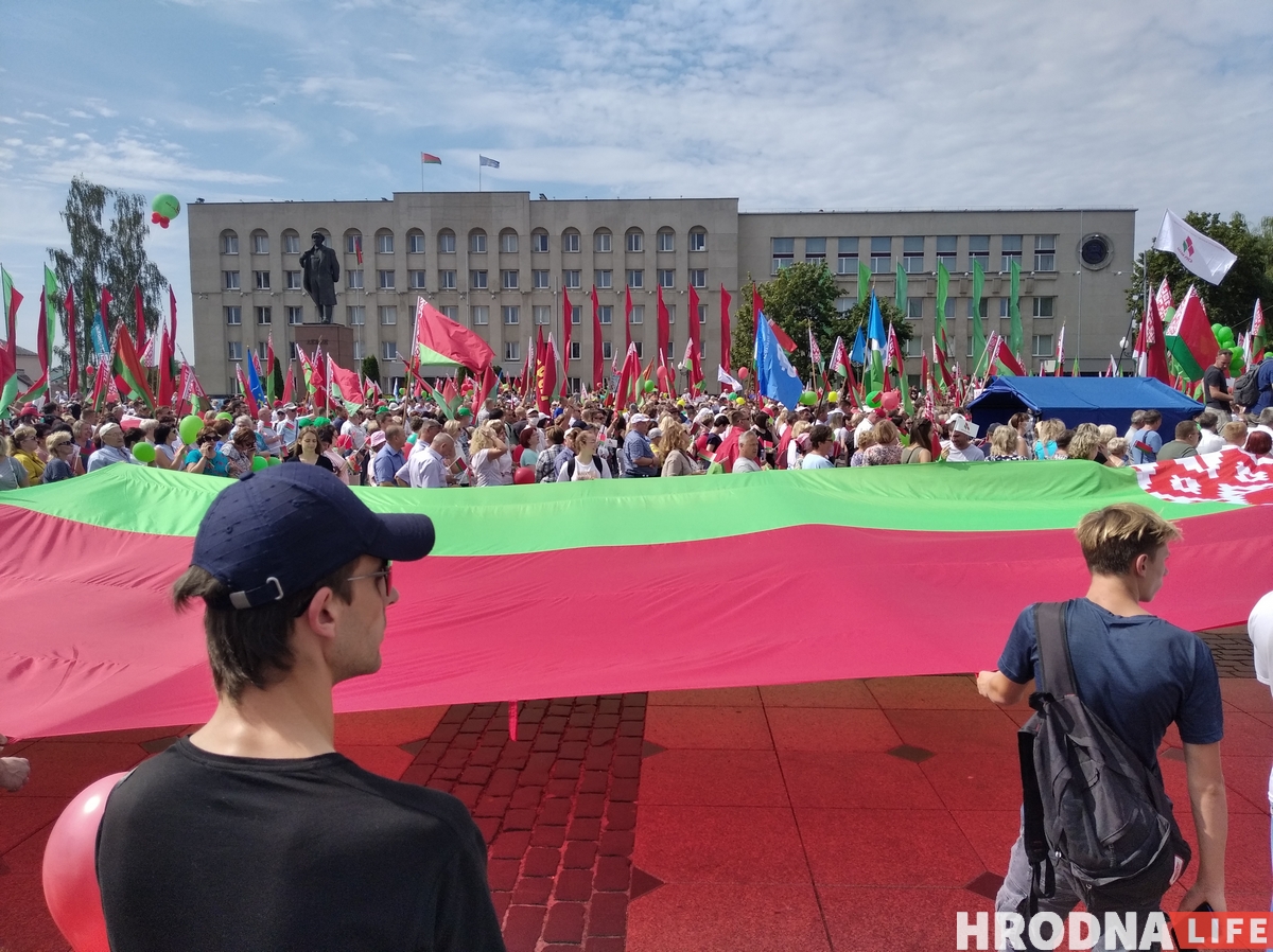 “Страну не отдадим”. Как в Гродно прошел митинг за Лукашенко