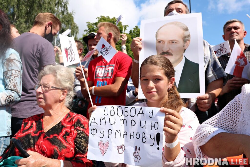 От 3% до 76%. Социолог объяснила разницу в четырех рейтингах президента Беларуси