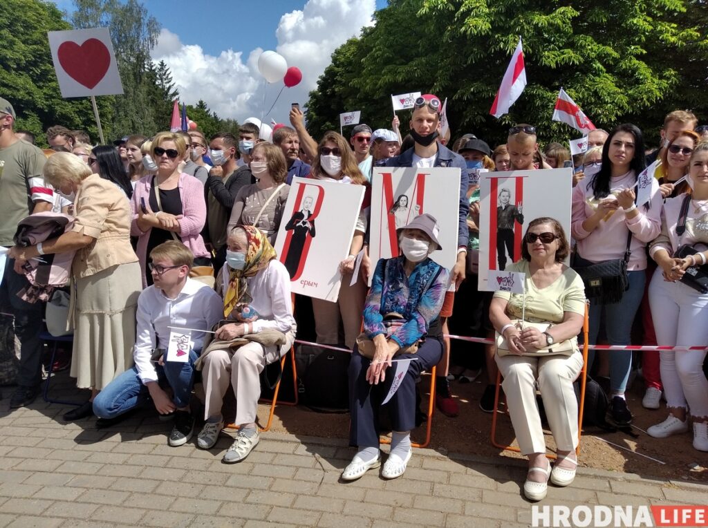 Как гродненцы встретили Светлану Тихановскую на пикете Как гродненцы встретили Светлану Тихановскую на пикете