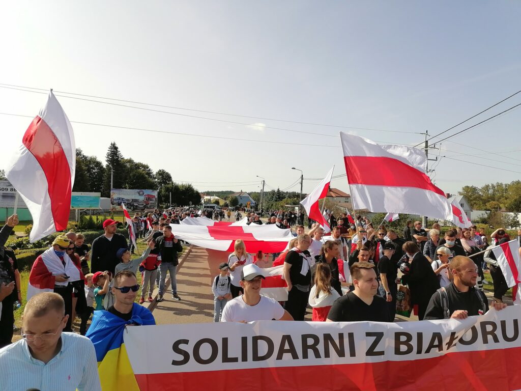 В Кузнице польские байкеры провели акцию солидарности с Беларусью