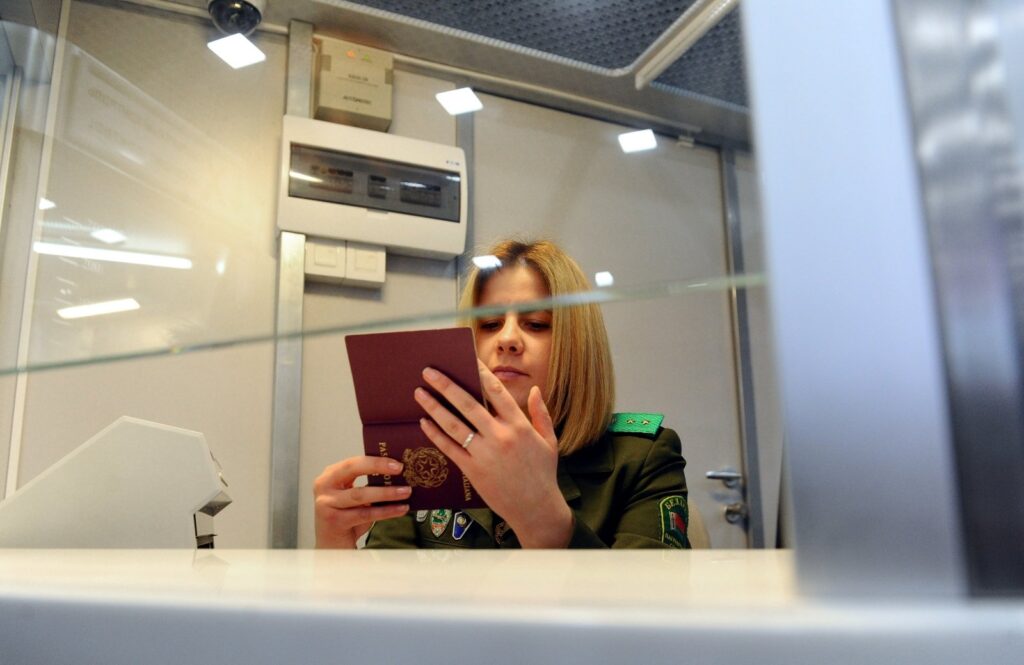 Литва со следующей недели упрощает процедуру выдачи виз белорусам