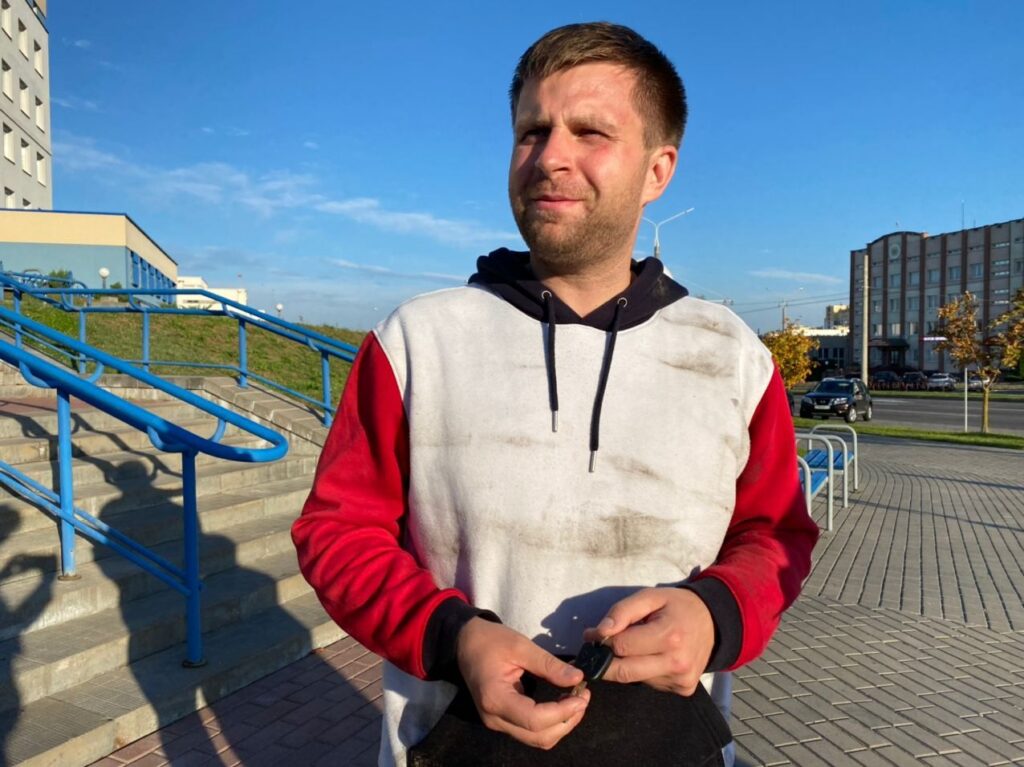 Андрй Ирха после выхода из РОВД осенью 2020 года. Фото: Hrodna.life 