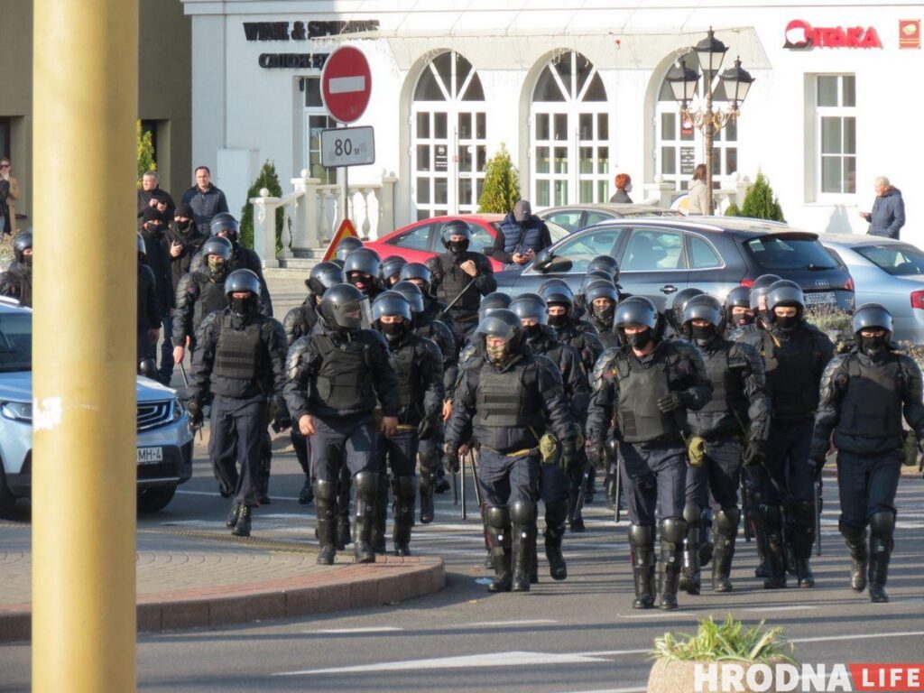 Гродно 25 октября: вытаскивали из автомобилей, “помечали” задержанных, забирали 14-летних Гродно 25 октября: вытаскивали из автомобилей, “помечали” задержанных, забирали 14-летних