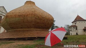 Путешествие под зонтом: замки Любчи и Новогрудка, самый старый костел и музей под открытым небом - за 1 день и 280 километров Путешествие под зонтом: замки Любчи и Новогрудка, самый старый костел и музей под открытым небом - за 1 день и 280 километров