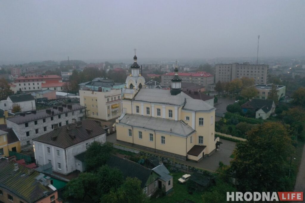 Путешествие под зонтом: замки Любчи и Новогрудка, самый старый костел и музей под открытым небом - за 1 день и 280 километров