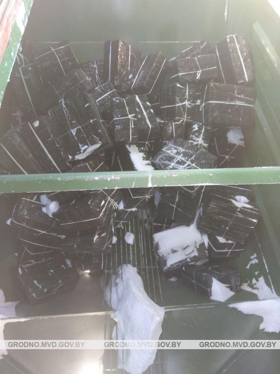 На «Гродно Азоте» в вагонах на Литву нашли партию контрабандных сигарет