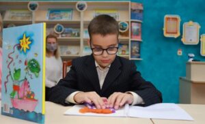 В Гродно презентовали книгу «Мяне завуць Лахнэска» для детей с нарушениями зрения В Гродно презентовали книгу «Мяне завуць Лахнэска» для детей с нарушениями зрения