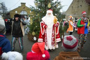 В центре Гродно открылось поместье Деда Мороза