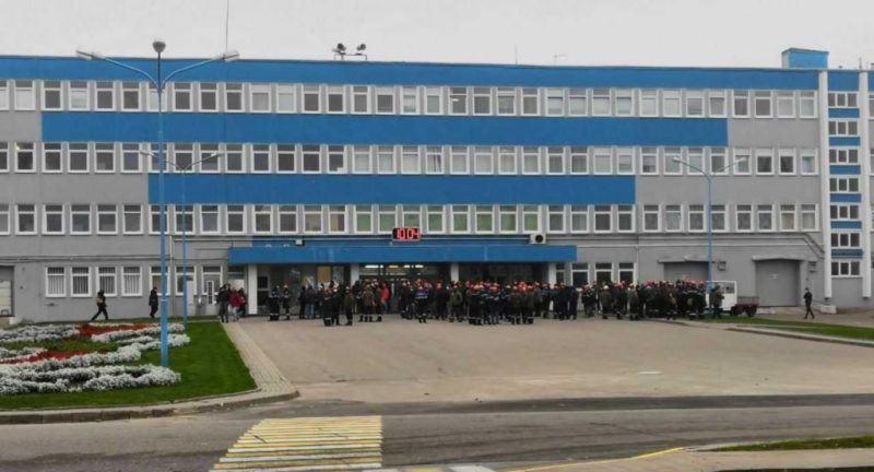 В Гродно начнут судить Андрея Ханевича - бывшего председателя независимого профсоюза “Гродно Азот” Гродно Азот. Фото: Свабода