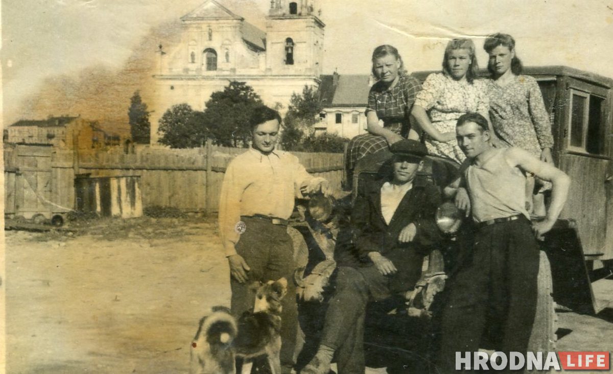 послевоенный Гродно / Гродненцы возле полуторки., 1940-е гг. Фото из архива семьи Змейко