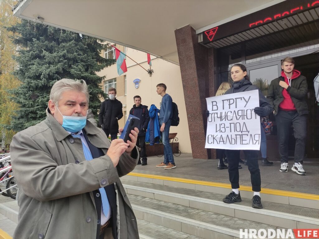 «Если пойду за документами — получу повестку в военкомат». Гродненские студенты о своей судьбе после протестов и отчислений