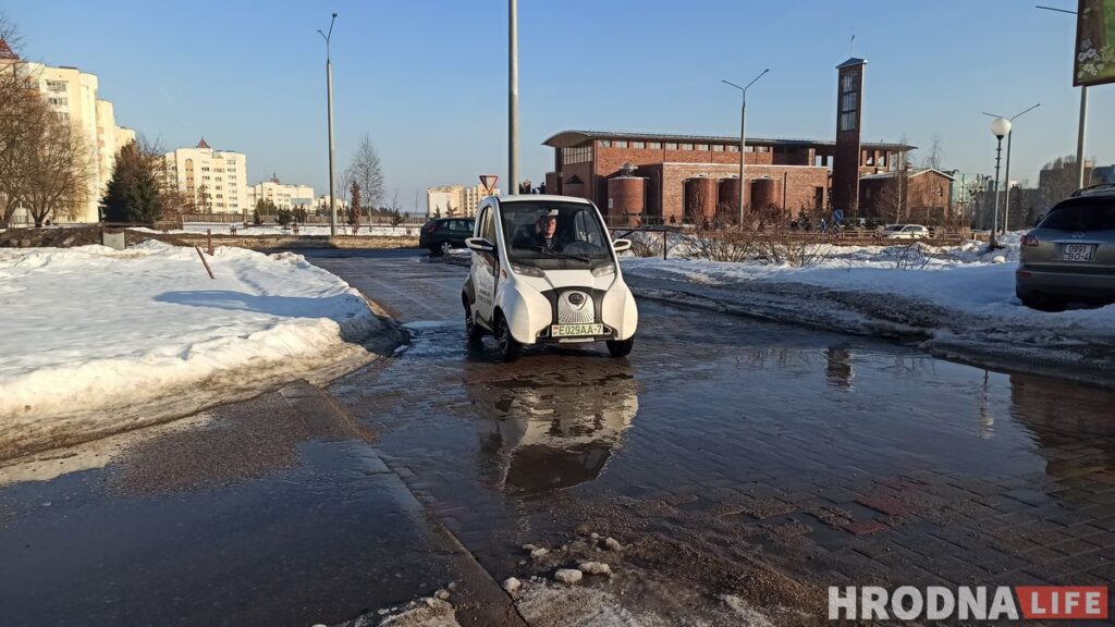Электромобиль Sidus A01 сделан в Китае. Это одна из самых популярных моделей. Для сертификации транспортного средства в Беларуси понадобилось около года. В будущем  изготавливать некоторые детали и собирать автомобиль планируют в Беларуси.  