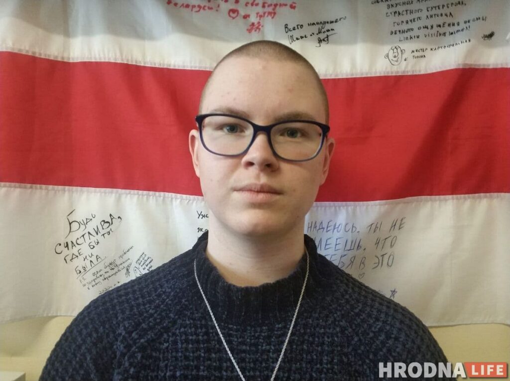 Отчисленная студентка из Гродно побрилась налысо в поддержку политзаключенных. Маргарита Шиша после участия в флешмболе