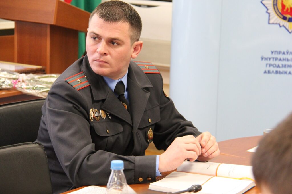 “Сколько стоит совесть, Женя?” У представителя УВД на радио спросят про анонимный Telegram-канал «Гродненские сливы»