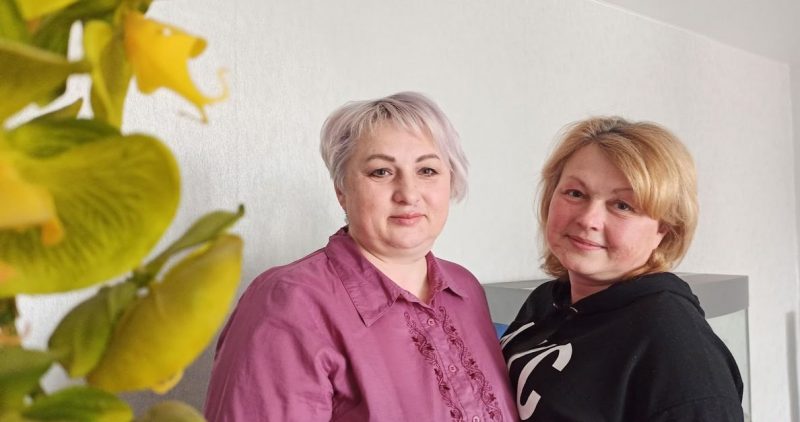 Сёстры Надежда Степанцова (слева) и Жанна Захаркевич. 10 марта осуждены на 3,5 и 3 года "химии" по делу о сцепке
