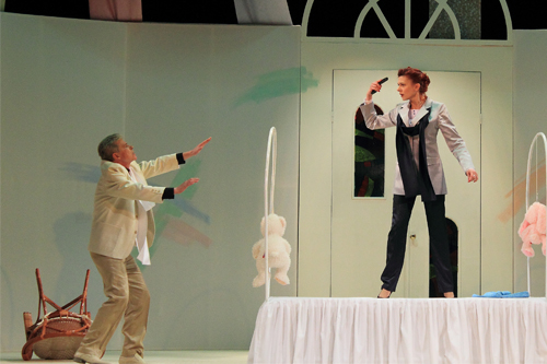 Оксана Пликус в спектакле "Свободная пара", 2012 год. Фото с сайта Гродненского драмтеатра