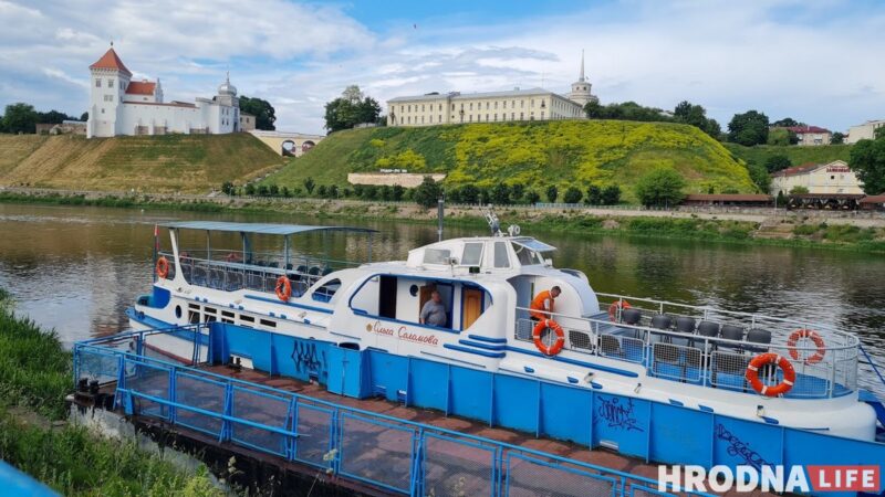 Покататься на теплоходе и взглянуть на город под новым ракурсом: в Гродно проводят еженедельные экскурсии Покататься на теплоходе и взглянуть на город под новым ракурсом: в Гродно проводят еженедельные экскурсии