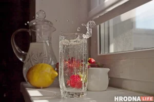 Сгущенка, клубника, огурец и не только. Пять рецептов домашнего лимонада, которые спасают в жару Лимонад можно приготовит дома . В летнюю жару это спасительный напиток