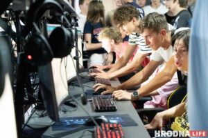 Парень из "Матрицы", реванш с клавиатурой и охота на мышей. В Гродно открыли киберарену “Skynet” Парень из "Матрицы", реванш с клавиатурой и охота на мышей. В Гродно открыли киберарену “Skynet”