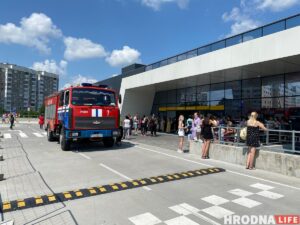 Выпил, почитал новости и битой разбил пять автомобилей