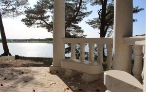 Гродненцам пообещали тюбинговую трассу "ближе к центру" – но ждать придется год Юбилейное озеро. Фото: Hrodna.life