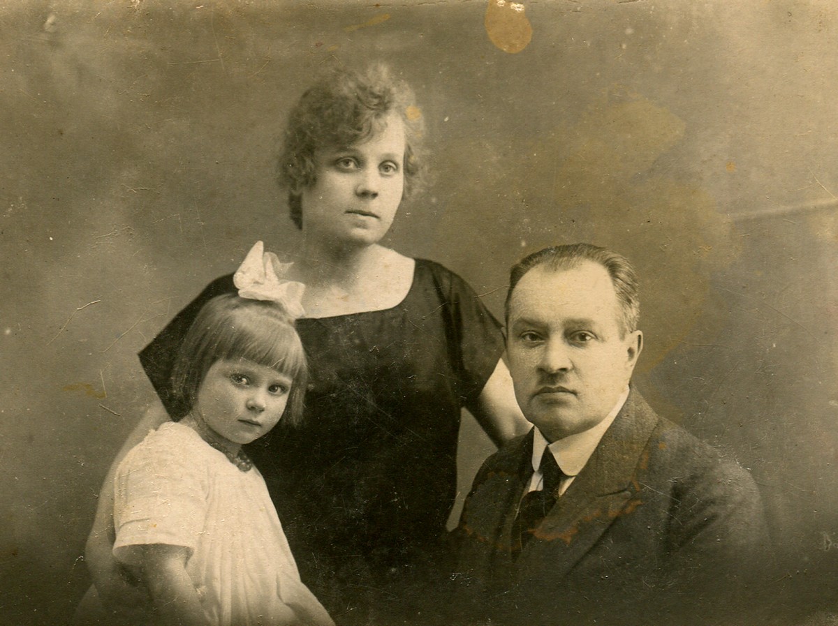 Дед Наталии Дорош, Константин Белецкий, с женой и дочерью. Фото из семейного архива