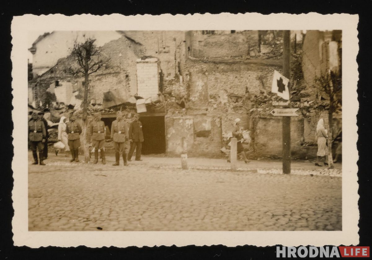 Разрушенный город и очереди евреев: смотрите уникальные снимки Гродно, которые сделал немецкий полицейский 80 лет назад